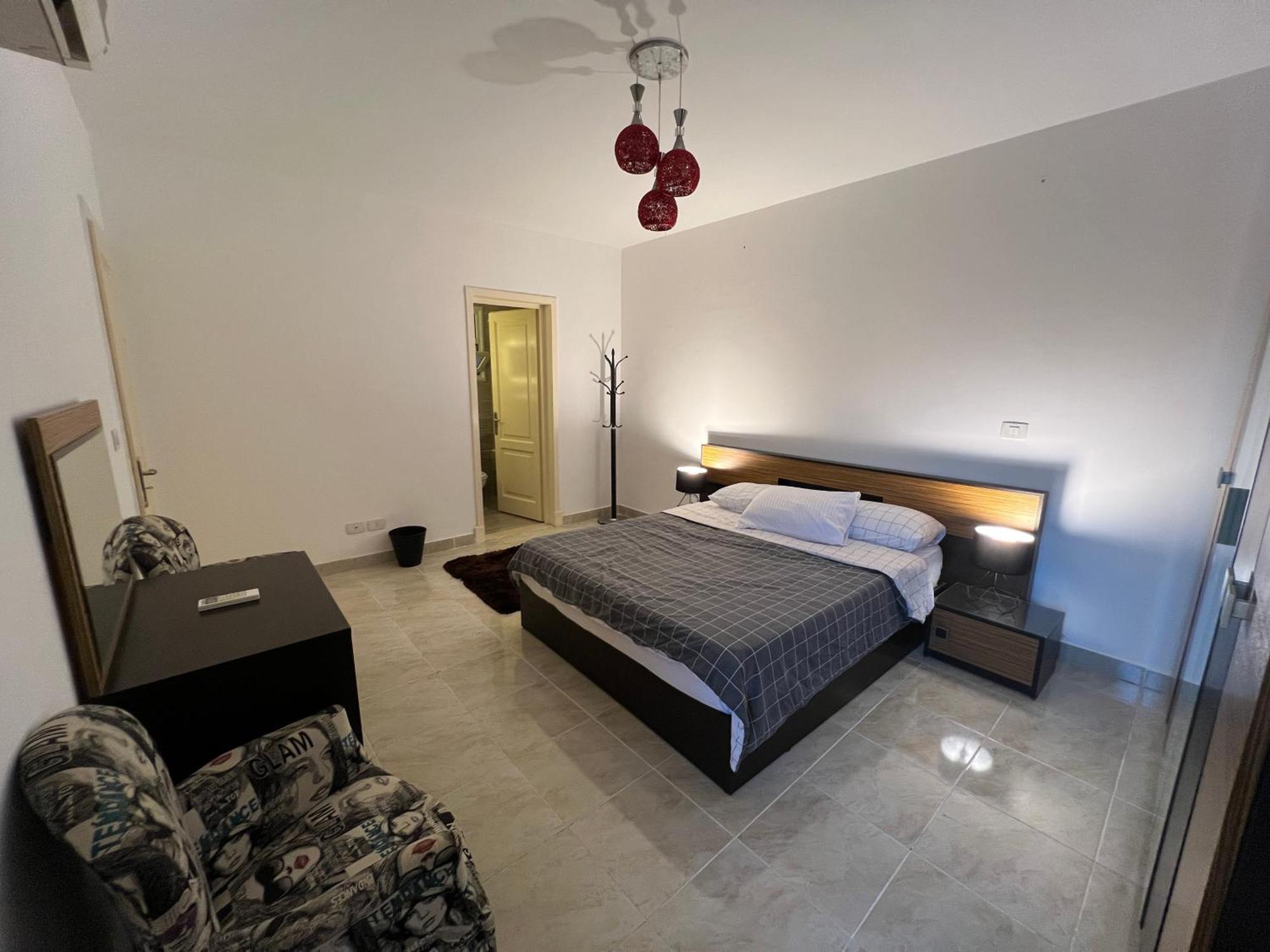 3 Bedrooms In Rehab Apartment *